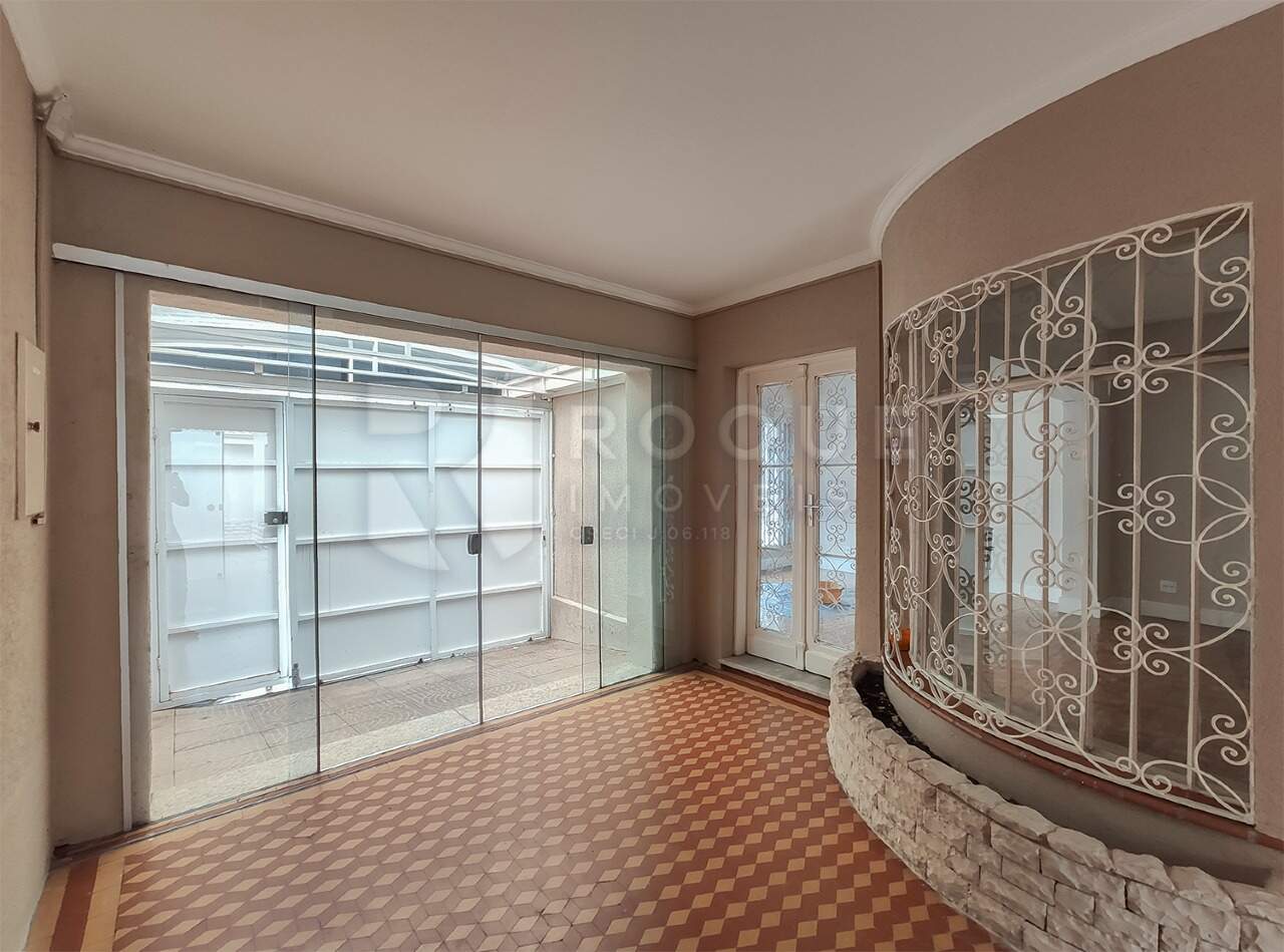 Casa Comercial à venda no bairro Centro: Frente 