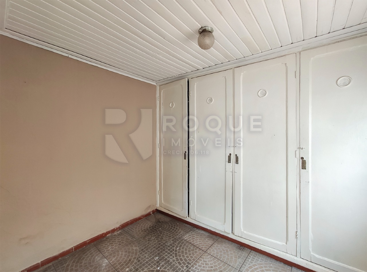 Casa Comercial à venda no bairro Centro: Despensa fundo 