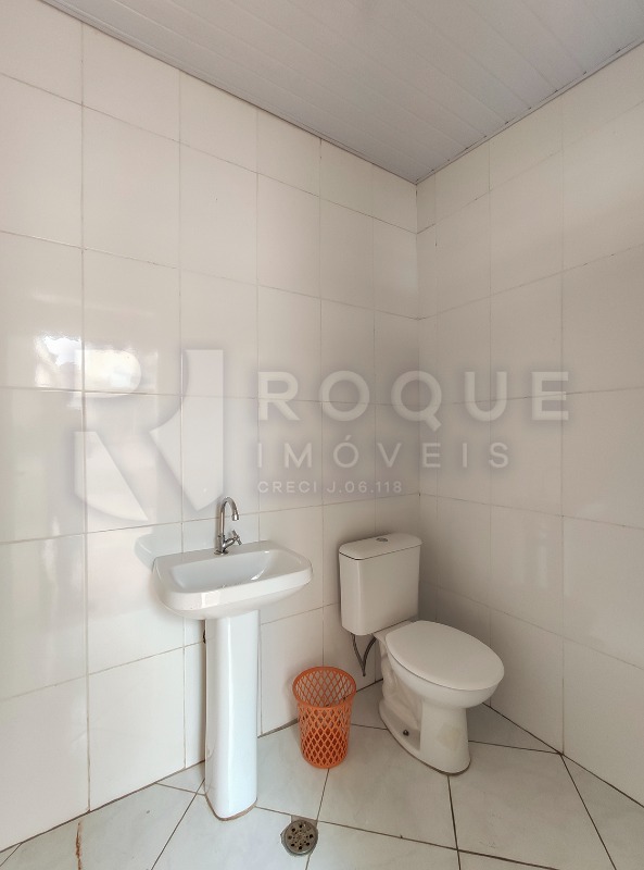 Casa Comercial à venda no bairro Centro: WC 2 fundo 