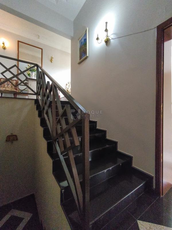 Casa Residencial à venda no bairro Cidade Jardim: Acesso Interno a garagem