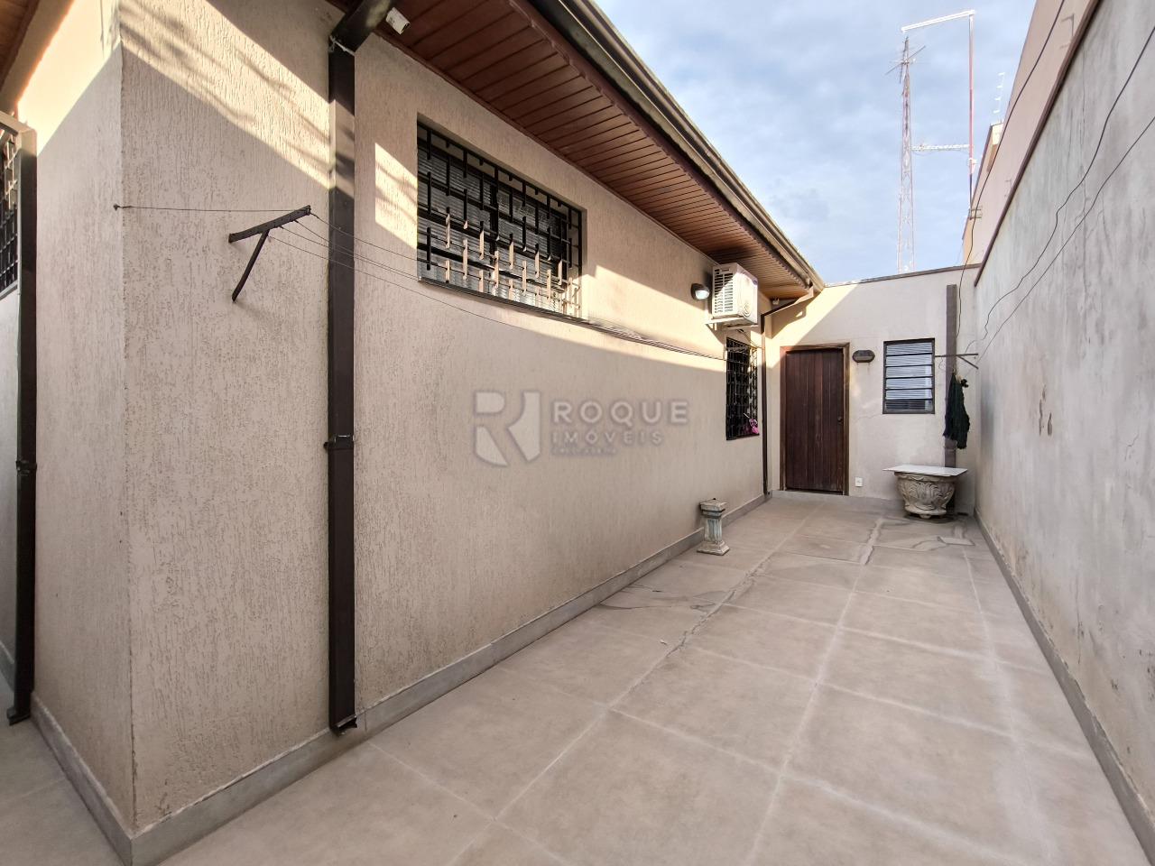 Casa Residencial à venda no bairro Cidade Jardim: Corredor Fundos