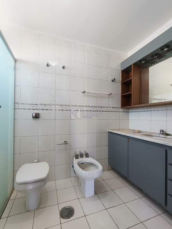 Apartamento para aluguel no bairro Centro: Wc suíte 