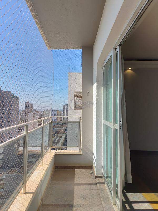 Apartamento para aluguel no bairro Centro: Sacada