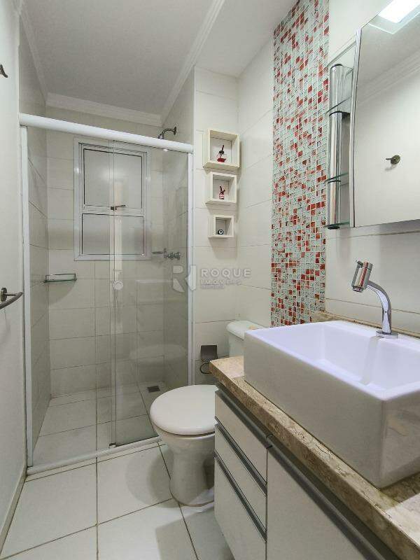 Apartamento à venda no bairro Vila Queiroz: BANHEIRO SOCIAL
