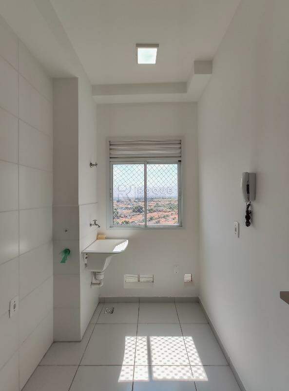 Apartamento à venda no bairro Jardim do Lago: Área de serviço 