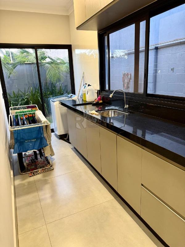 Casa em condomínio à venda no bairro Residencial Florisa: LAVANDERIA 