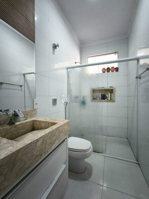 Casa em condomínio à venda no bairro Vale das Oliveiras: BANHEIRO SOCIAL