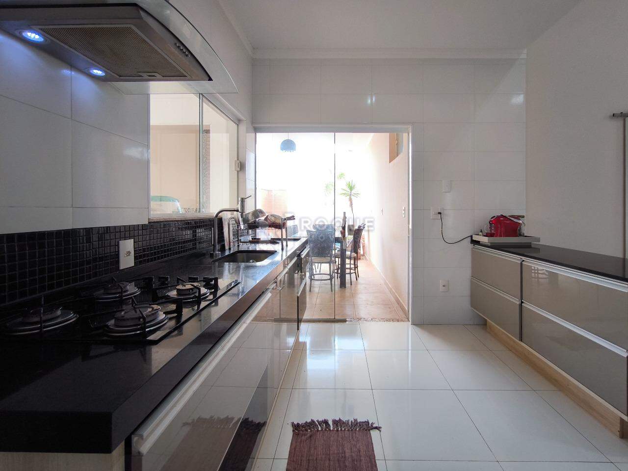 Casa em condomínio à venda no bairro Vale das Oliveiras: COZINHA