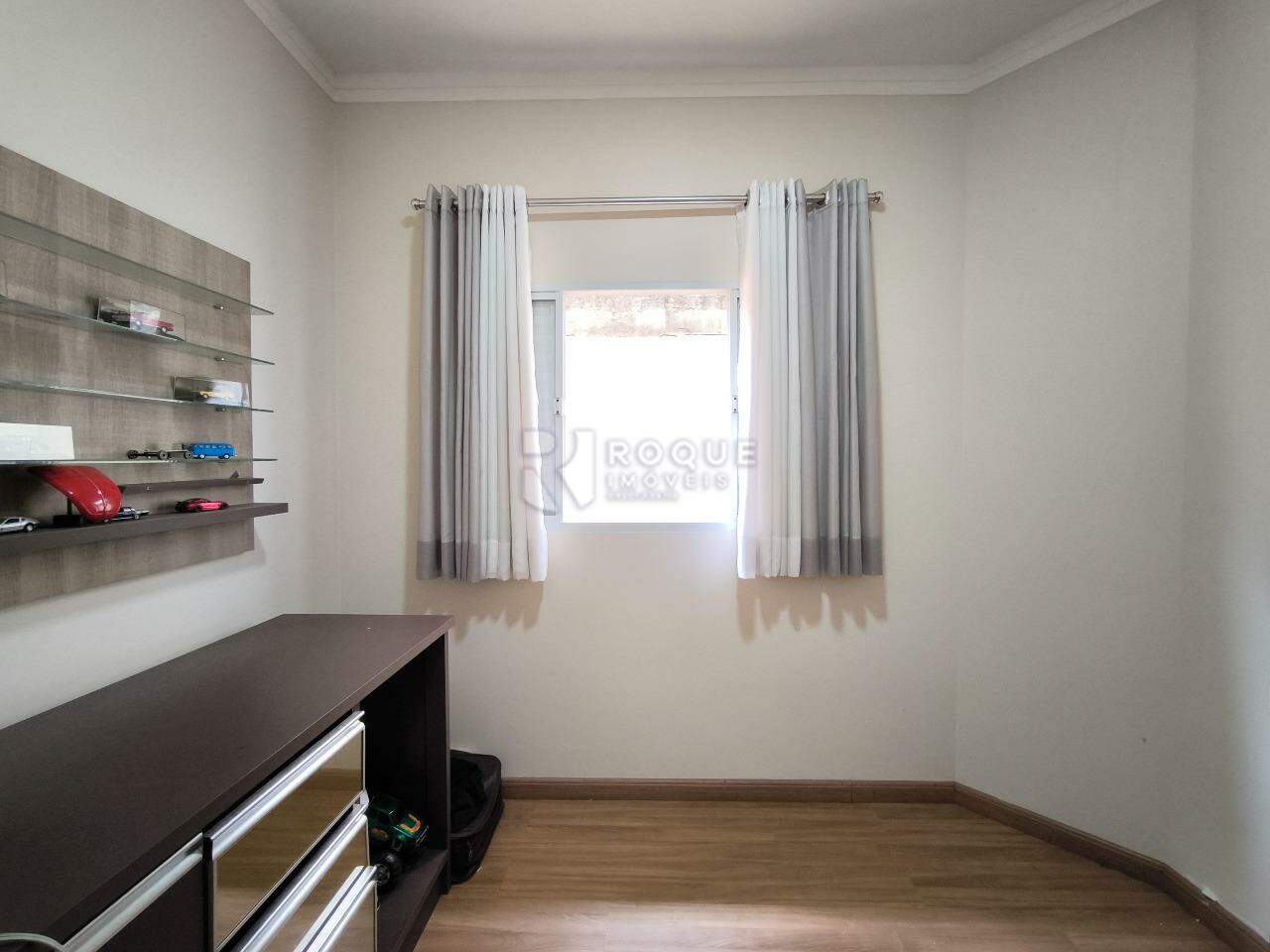 Casa em condomínio à venda no bairro Vale das Oliveiras: DORMITÓRIO 2