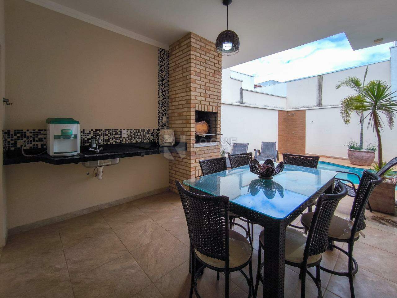 Casa em condomínio à venda no bairro Vale das Oliveiras: ÁREA GOURMET