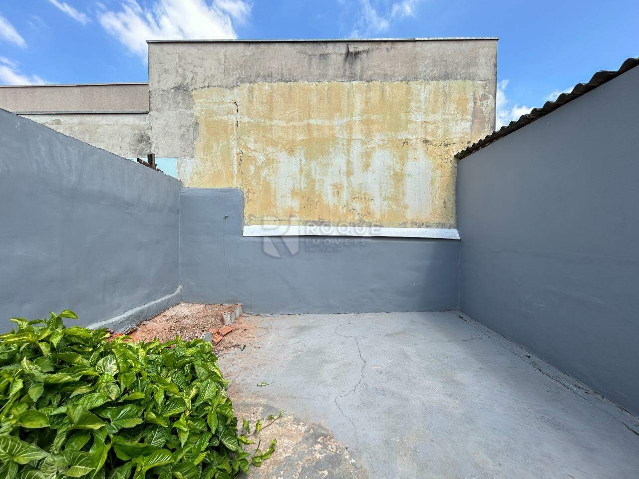 Casa Residencial para aluguel no bairro Vila Cristovam: Fundo 