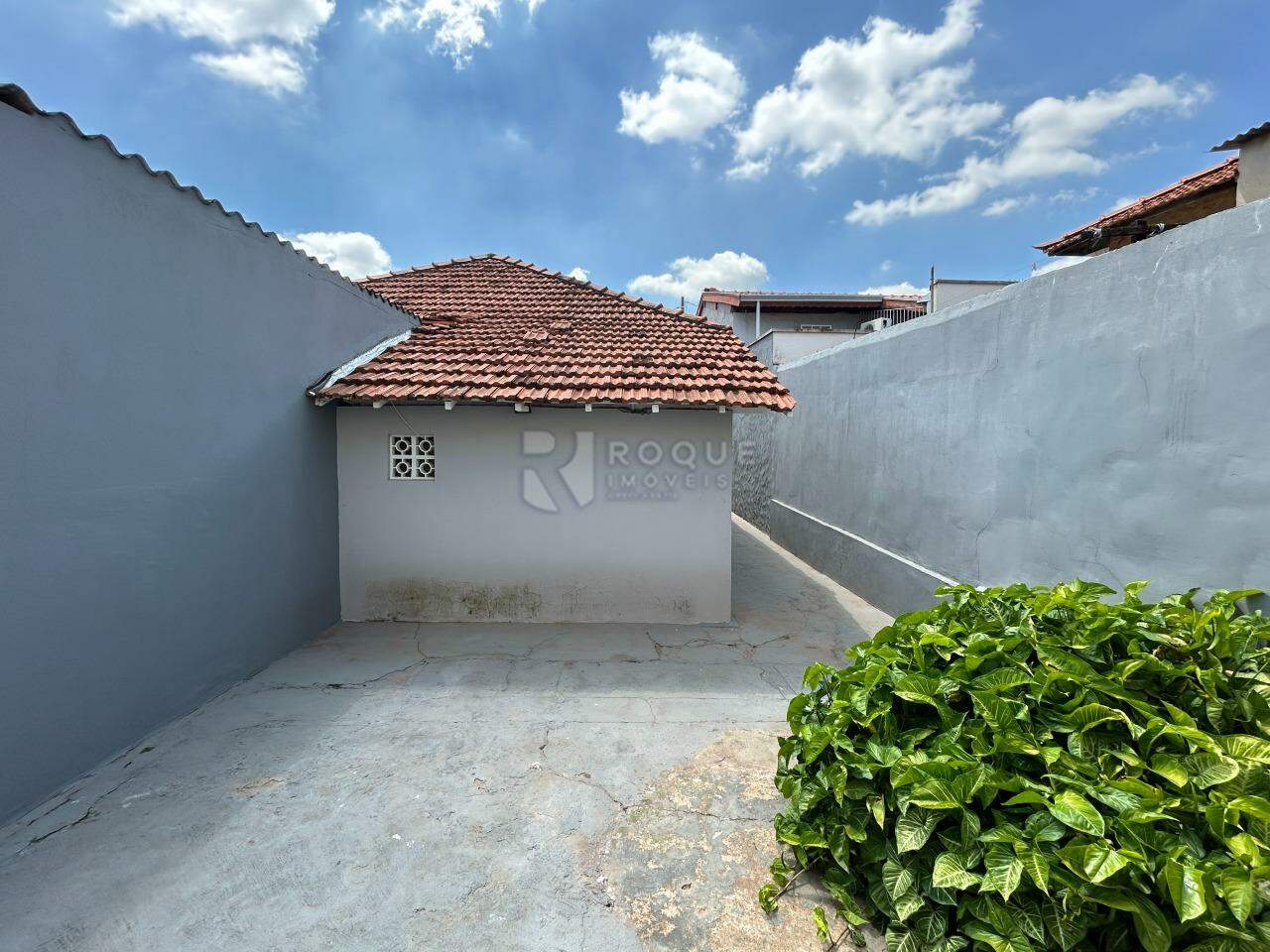 Casa Residencial para aluguel no bairro Vila Cristovam: Fundo 