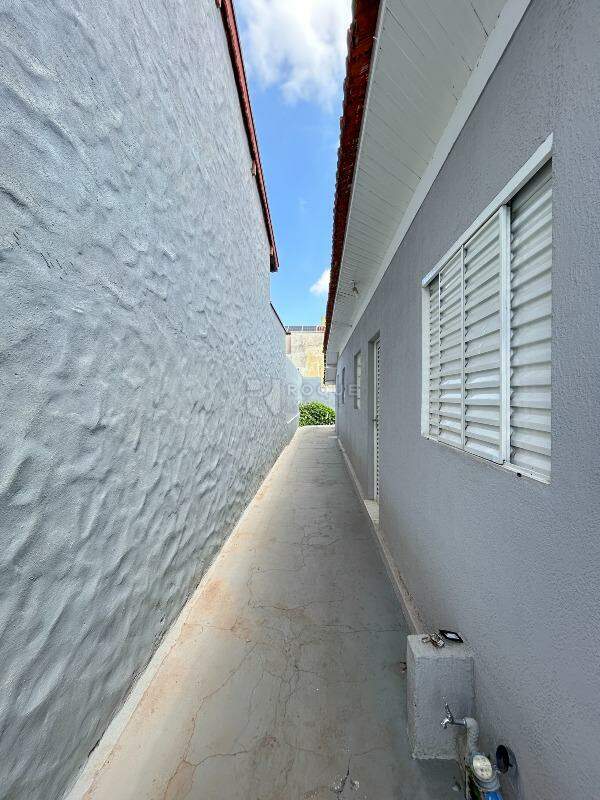 Casa Residencial para aluguel no bairro Vila Cristovam: Corredor de acesso 