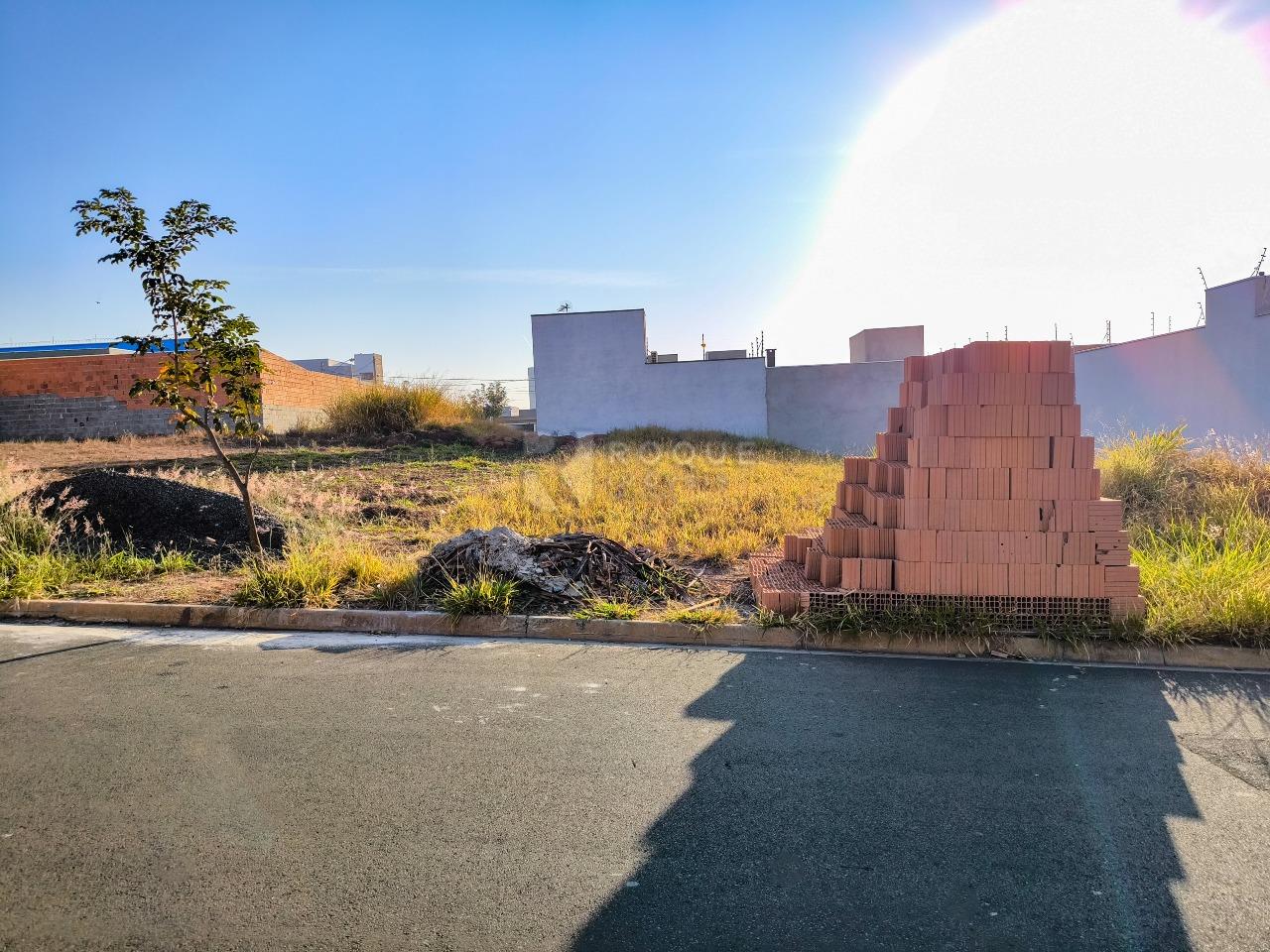 Terreno à venda no bairro Jardim Marajoara: FRENTE