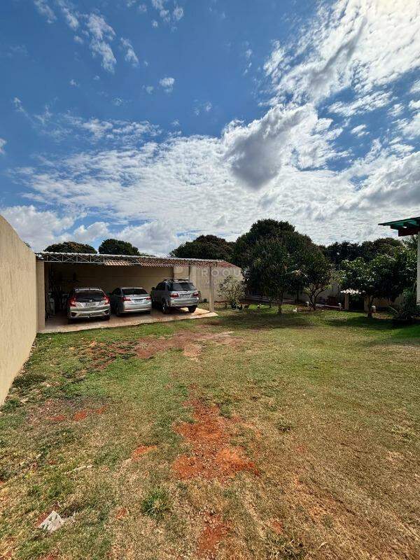 Chácara à venda no bairro Pires de Cima: Garagem coberta