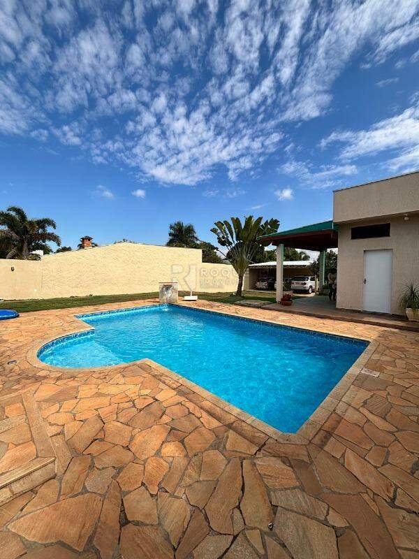 Chácara à venda no bairro Pires de Cima: Piscina
