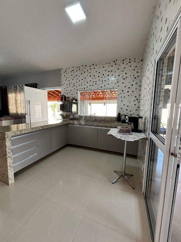 Chácara à venda no bairro Pires de Cima: Cozinha