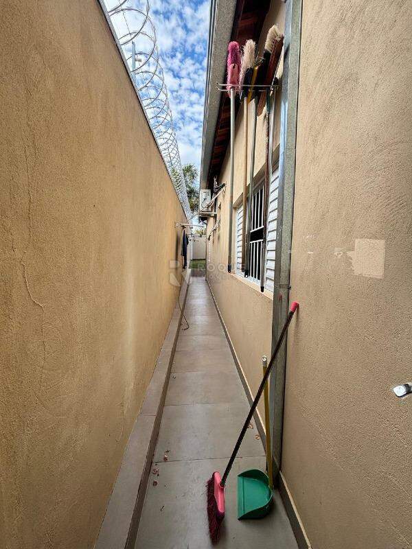 Chácara à venda no bairro Pires de Cima: Corredor externo