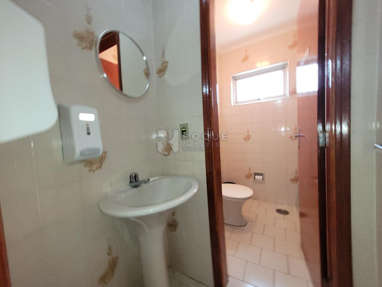 Salas/Conjuntos para aluguel no bairro Centro: Lavabo