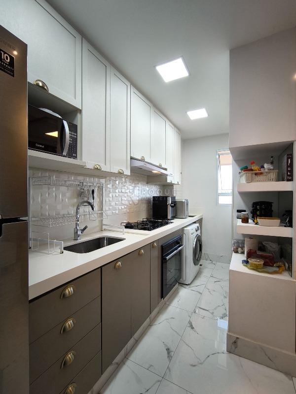 Apartamento à venda no bairro Vila Teixeira Marques: COZINHA