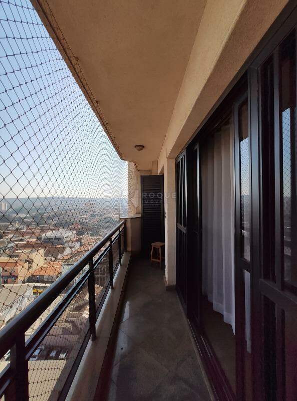 Apartamento para aluguel no bairro Centro: Sacada 
