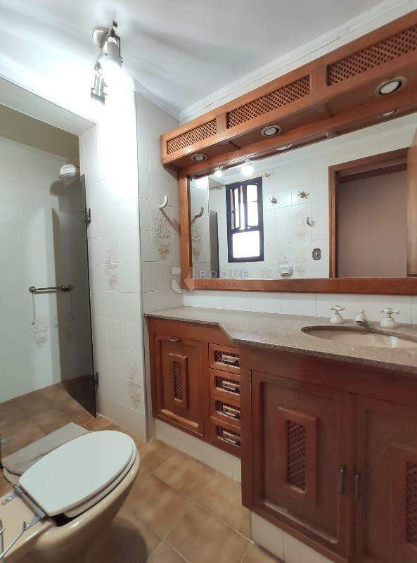 Apartamento para aluguel no bairro Centro: WC suíte 