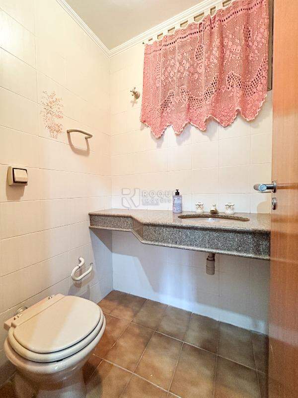 Apartamento para aluguel no bairro Centro: Lavabo 