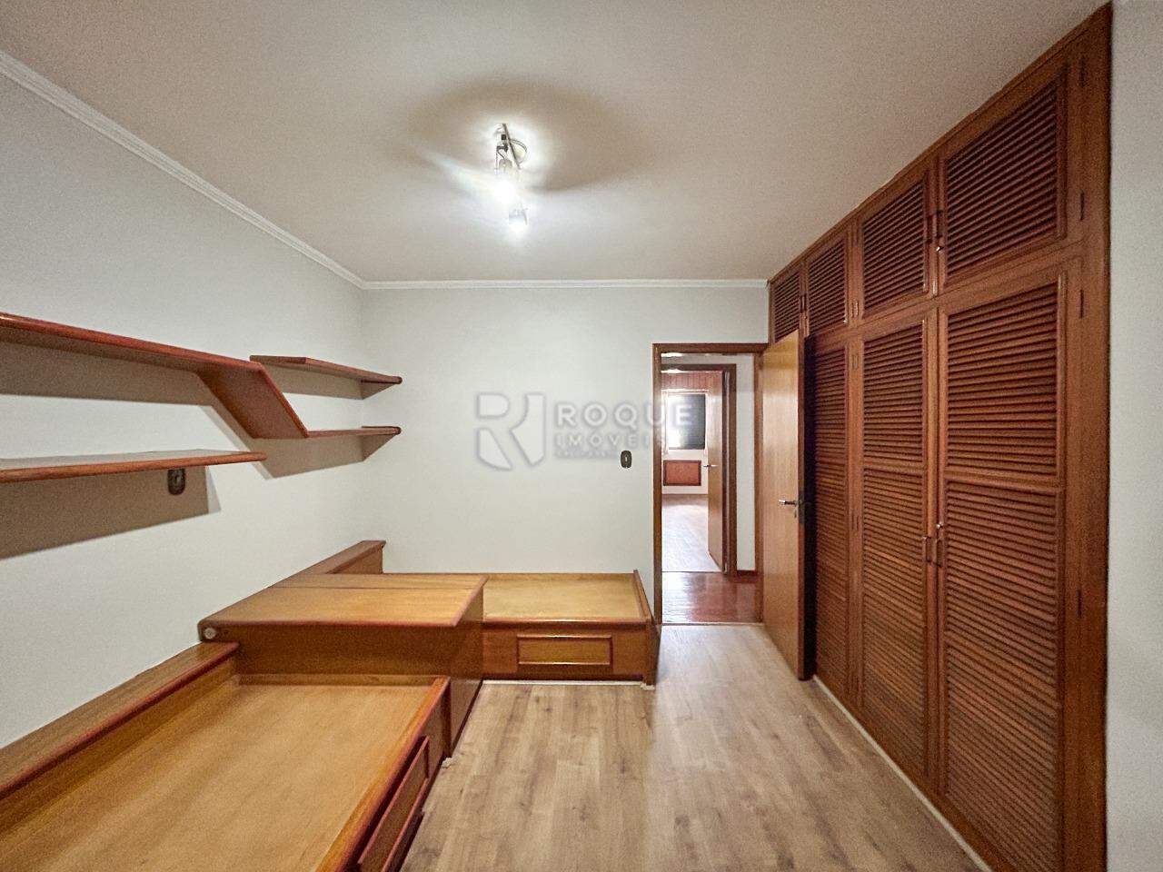 Apartamento para aluguel no bairro Centro: Dormitório 3 suíte 