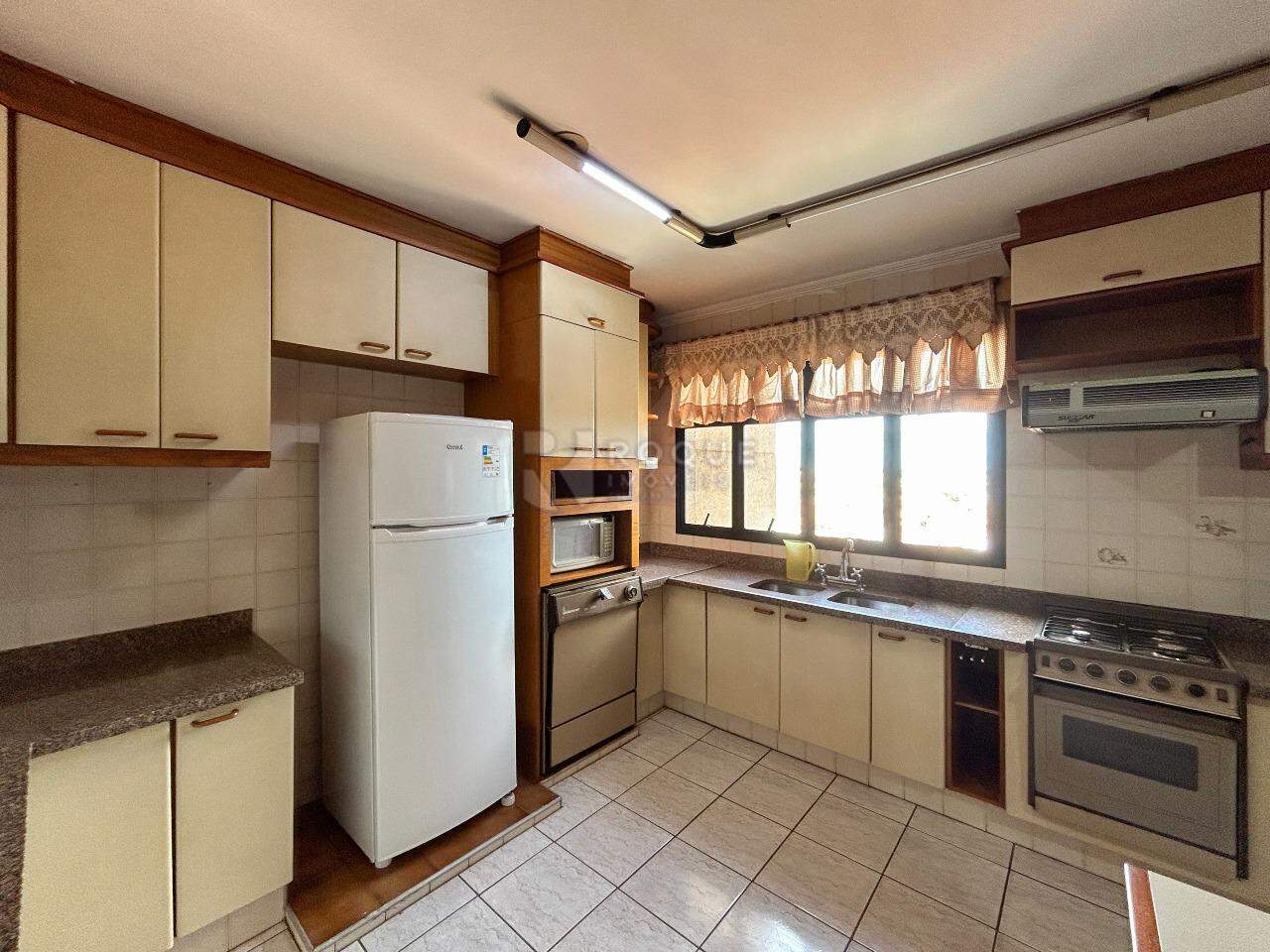 Apartamento para aluguel no bairro Centro: Cozinha 