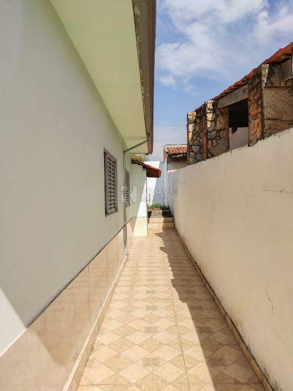 Casa Residencial para aluguel no bairro Parque Hippolyto: Corredor