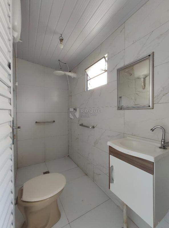 Casa Residencial para aluguel no bairro Parque Hippolyto: WC fundo
