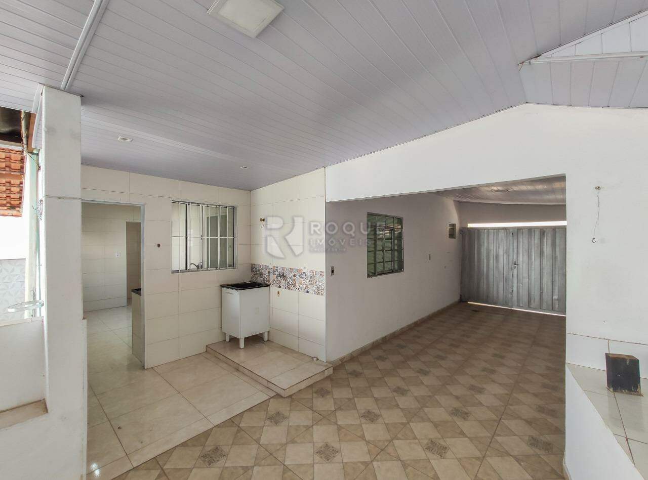 Casa Residencial para aluguel no bairro Parque Hippolyto: Área de serviço / Garagem