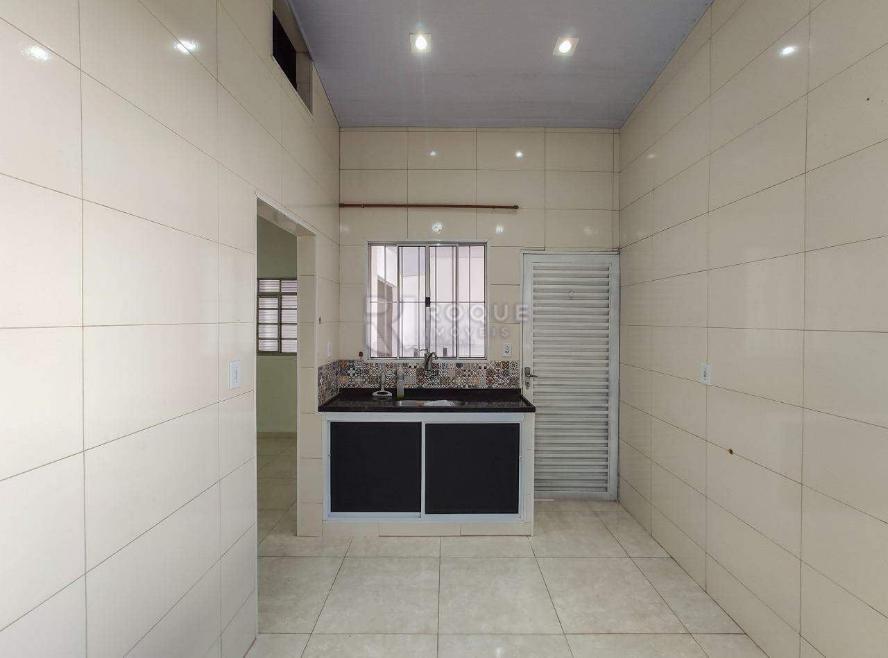 Casa Residencial para aluguel no bairro Parque Hippolyto: Cozinha