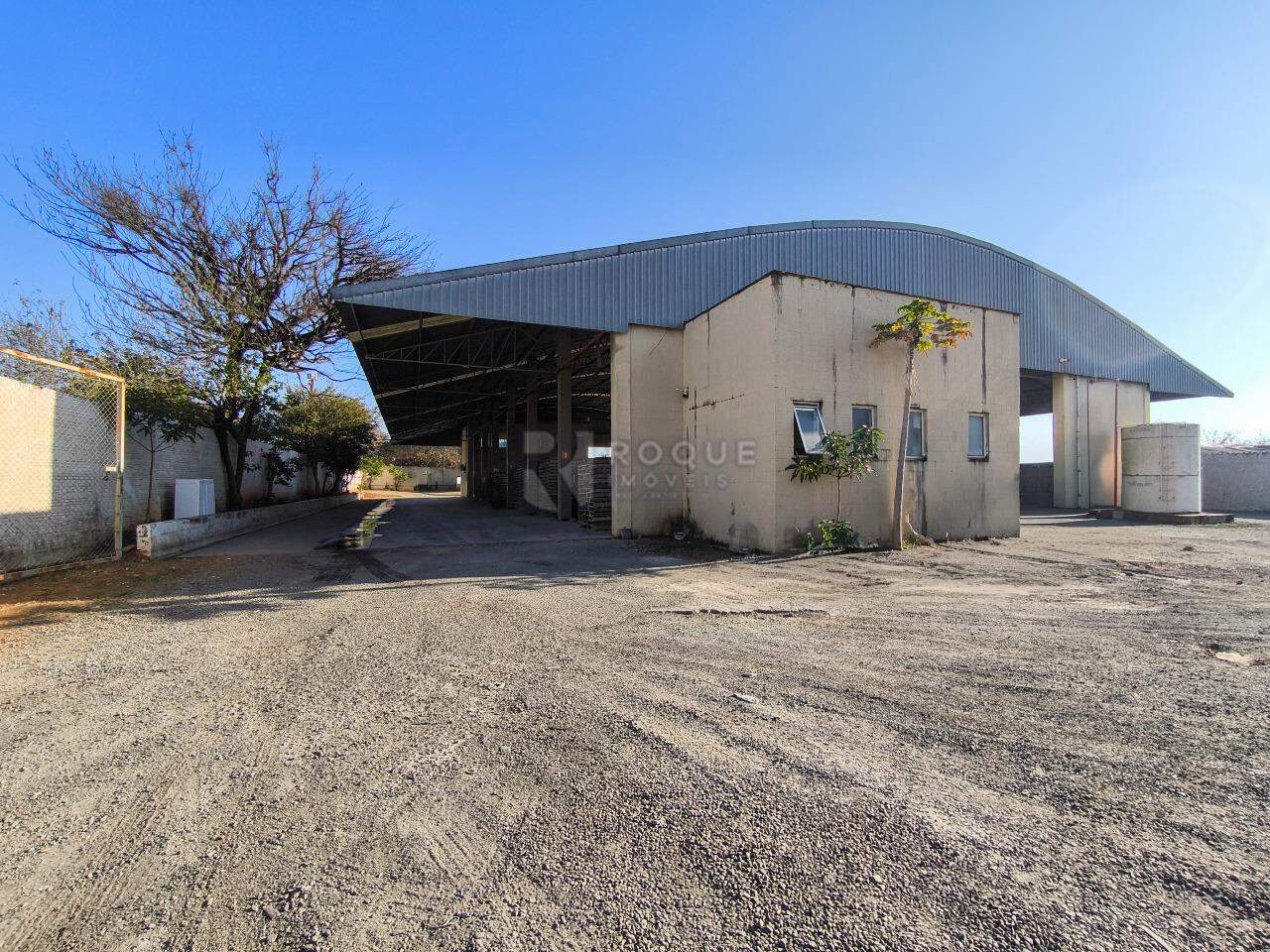 Barracão/Galpão para aluguel no bairro Jardim Nossa Senhora de Fátima: FUNDOS GALPÃO