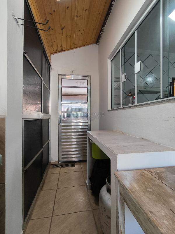 Casa Residencial à venda no bairro Jardim Residencial Santa Amália: ÁREA DE SERVIÇO