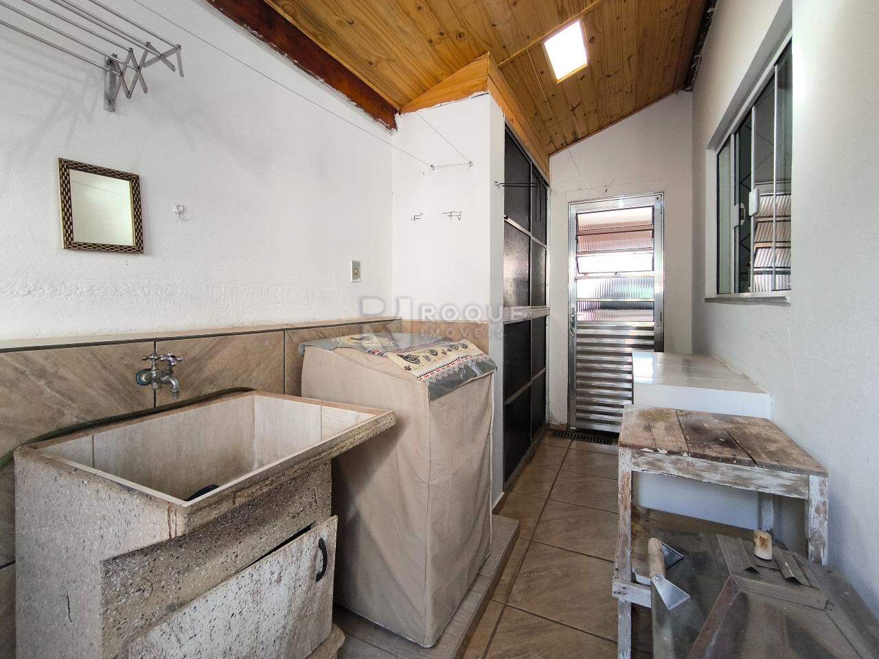 Casa Residencial à venda no bairro Jardim Residencial Santa Amália: ÁREA DE SERVIÇO