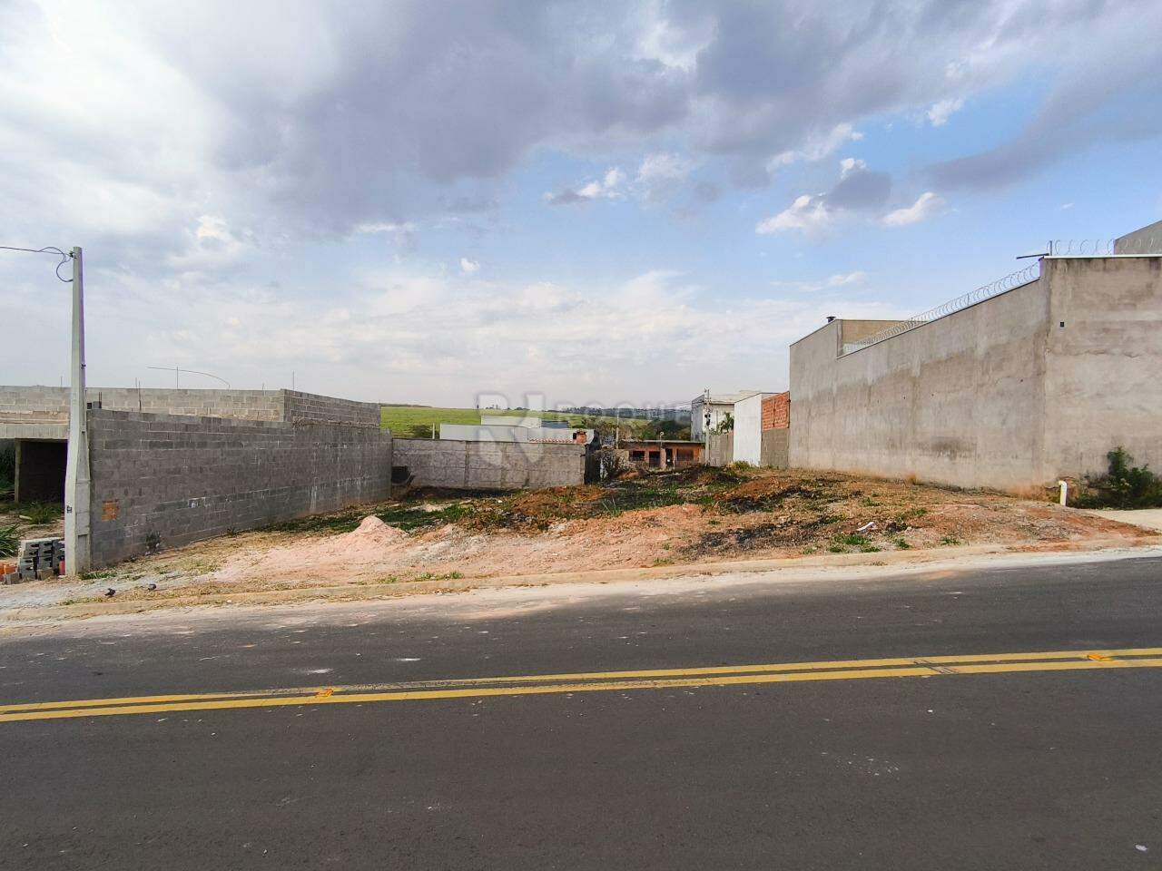 Terreno à venda no bairro Jardim Marajoara: FRENTE