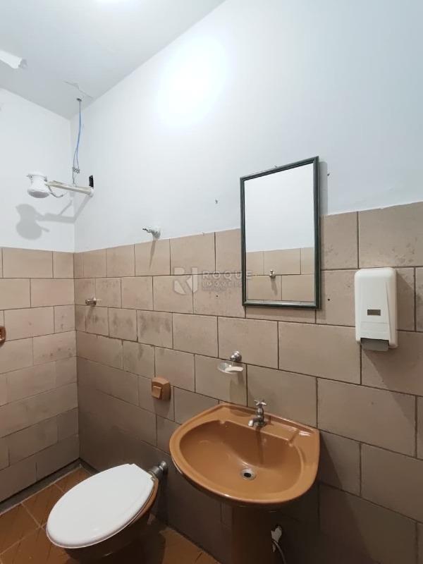 Salão para aluguel no bairro Vila Queiroz: WC