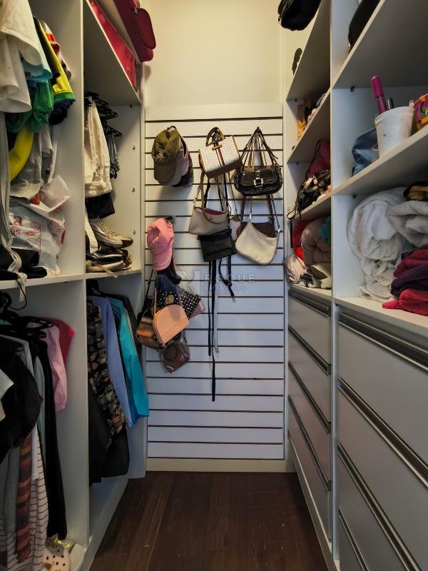 Casa em condomínio à venda no bairro Ville de France: CLOSET SUÍTE 2