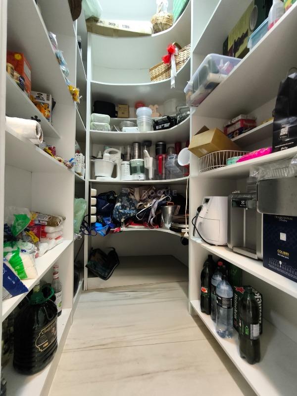 Casa em condomínio à venda no bairro Ville de France: DESPENSA