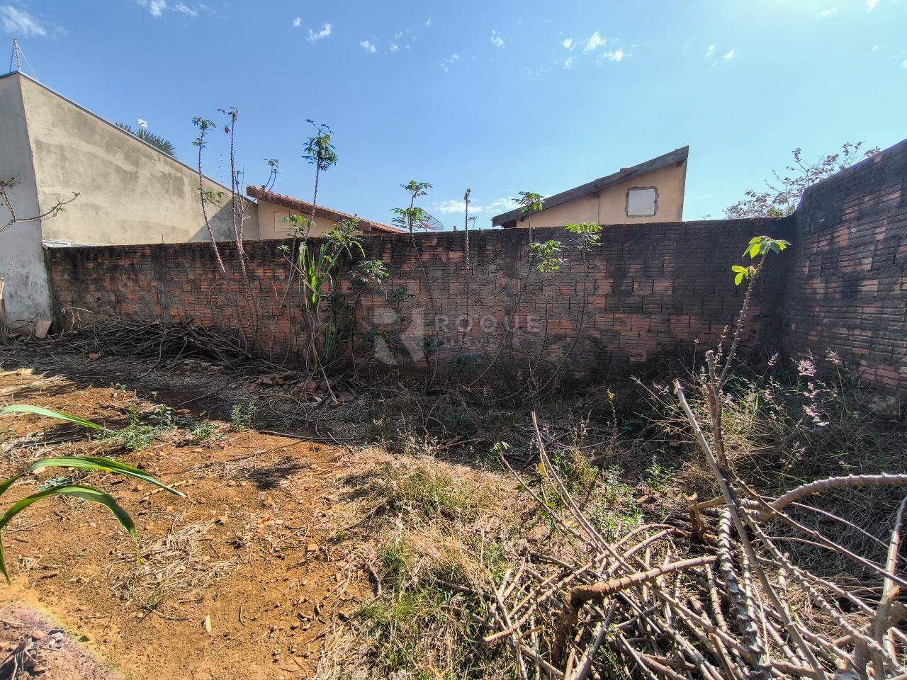 Terreno à venda no bairro Jardim Residencial Village: 