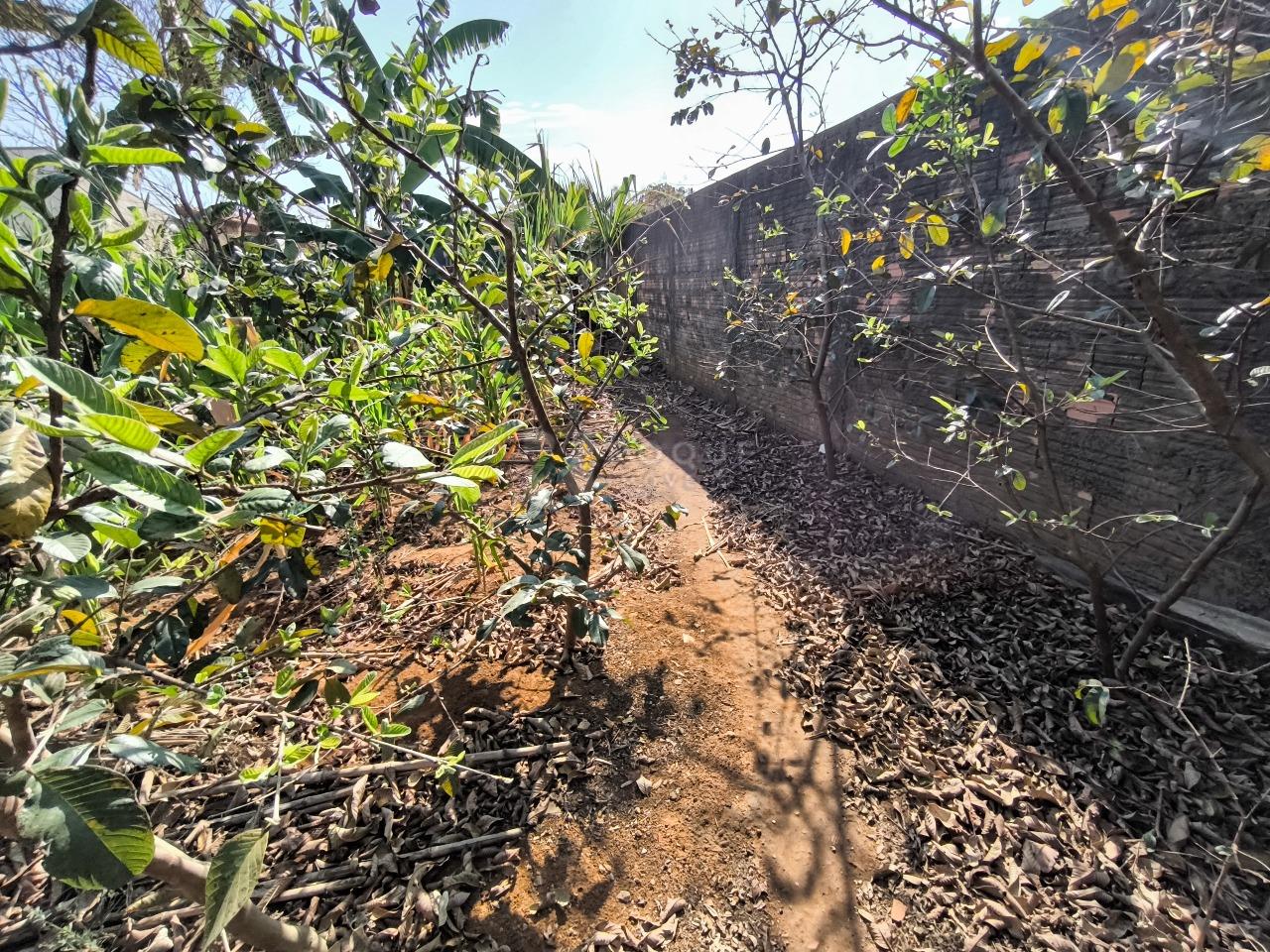 Terreno à venda no bairro Jardim Residencial Village: 