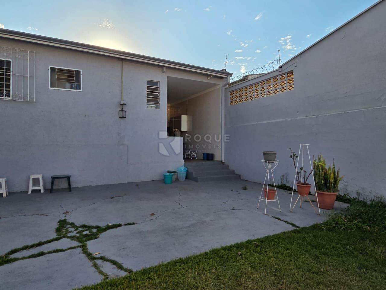Casa Residencial para aluguel no bairro Vila Claudia: Fundos