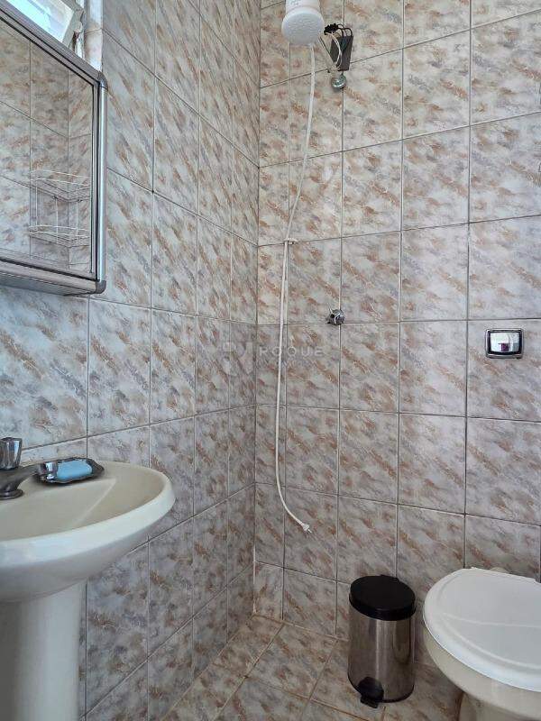 Casa Residencial para aluguel no bairro Vila Claudia: WC Serviço