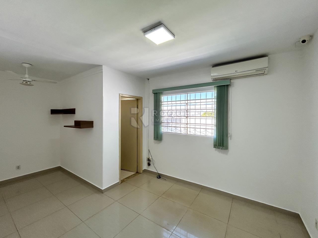 Casa Residencial para aluguel no bairro Vila Claudia: Dormitório 4 suíte 