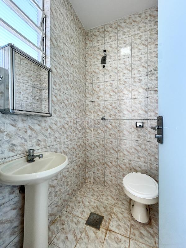 Casa Residencial para aluguel no bairro Vila Claudia: WC social fundo 