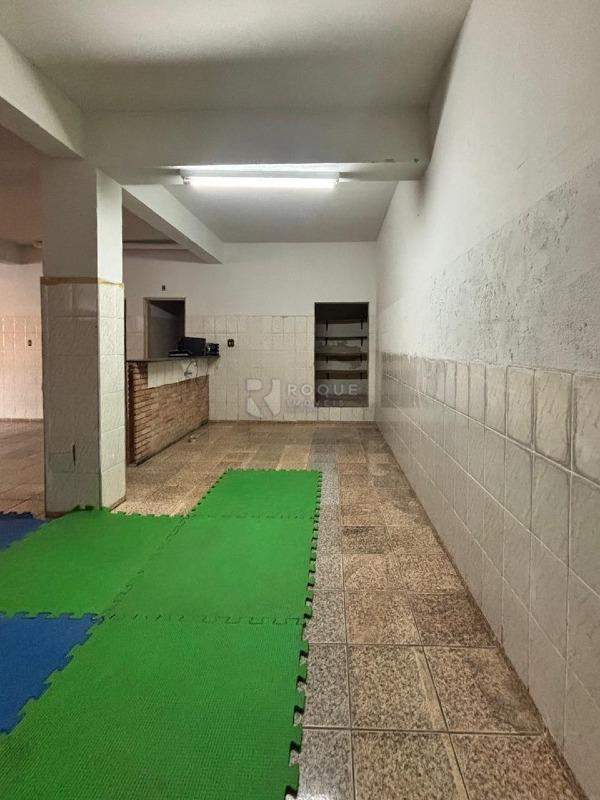 Casa com salão à venda no bairro Vila Piza: Salão