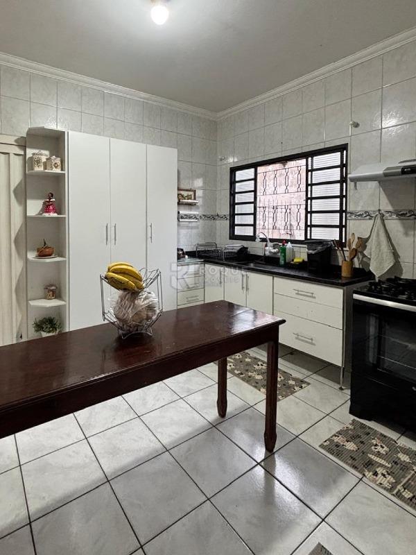 Casa com salão à venda no bairro Vila Piza: Cozinha