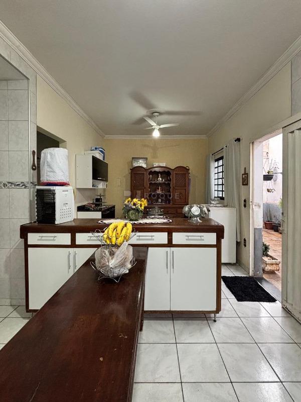 Casa com salão à venda no bairro Vila Piza: Cozinha