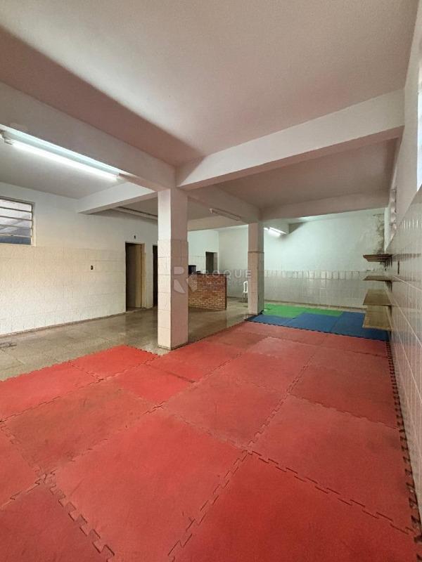 Casa com salão à venda no bairro Vila Piza: Salão